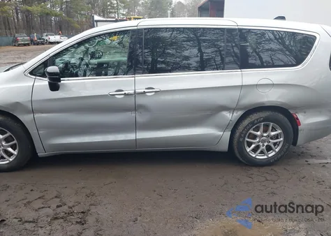 2024 Chrysler Pacifica Touring L z USA, uszkodzony, nr VIN 2C4RC1BG1RR165251